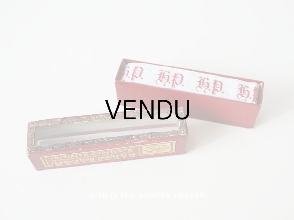 画像1: 1900年代 アンティーク 硝子の蓋の紙箱入り イニシャルテープ HP (1)