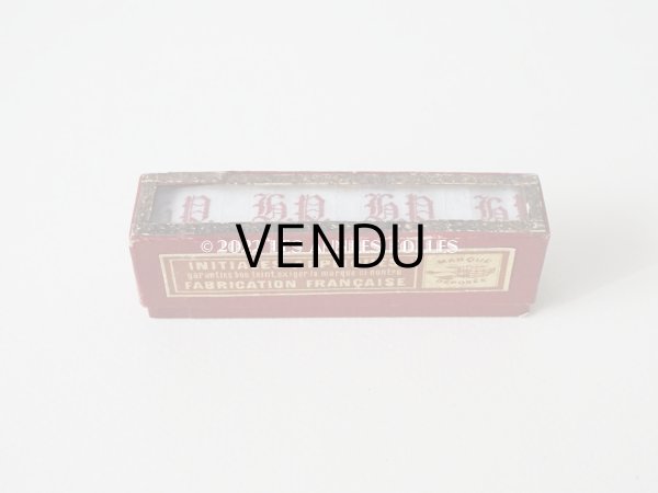 画像3: 1900年代 アンティーク 硝子の蓋の紙箱入り イニシャルテープ HP (3)