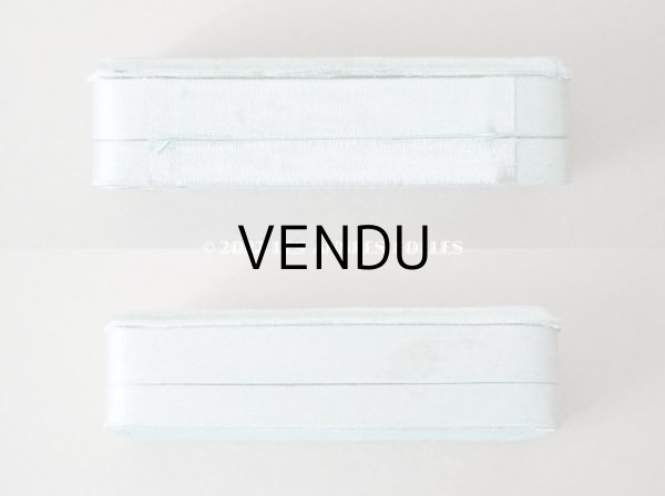 画像5: 1900年代 アンティーク  シルクサテンのジュエリーボックス  パウダーブルー (5)