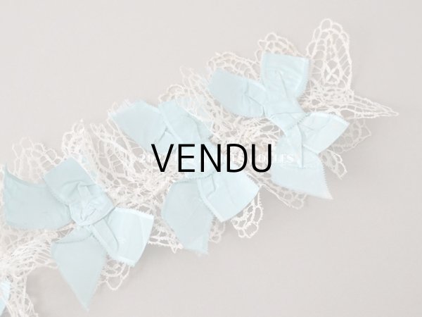 画像3: 1900年代 アンティーク ドレスの胸飾り＆付け袖　3点セット 淡いブルーのシルクリボン＆手編みのレース (3)