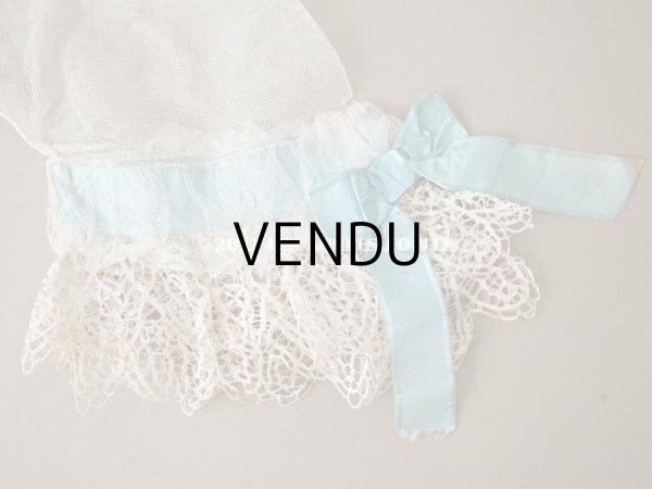 画像10: 1900年代 アンティーク ドレスの胸飾り＆付け袖　3点セット 淡いブルーのシルクリボン＆手編みのレース (10)