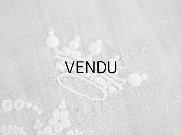 画像5: 19世紀 アンティーク  結婚式のハンカチ 王冠紋章＆モノグラム刺繍入り　手編みのヴァランシエンヌレース (5)