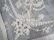 画像9: 19世紀 アンティーク  結婚式のハンカチ 王冠紋章＆モノグラム刺繍入り　手編みのヴァランシエンヌレース (9)