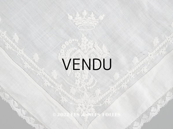 画像1: 19世紀 アンティーク  結婚式のハンカチ 王冠紋章＆モノグラム刺繍入り　手編みのヴァランシエンヌレース (1)