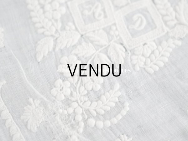 画像8: 19世紀 アンティーク  結婚式のハンカチ 王冠紋章＆モノグラム刺繍入り　手編みのヴァランシエンヌレース (8)