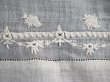 画像11: 19世紀 アンティーク  結婚式のハンカチ 王冠紋章＆モノグラム刺繍入り　手編みのヴァランシエンヌレース (11)