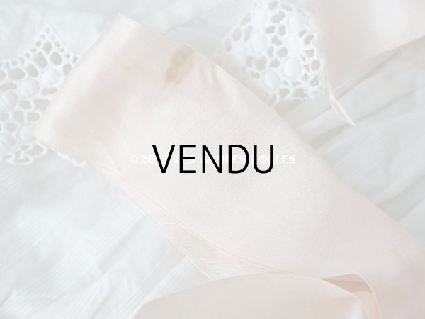 画像5: アンティーク ピンクのシルクリボンが結ばれた　赤ちゃんのおくるみ (5)