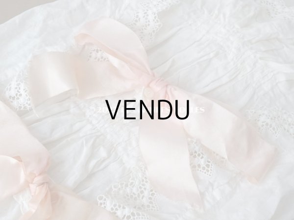 画像3: アンティーク ピンクのシルクリボンが結ばれた　赤ちゃんのおくるみ (3)