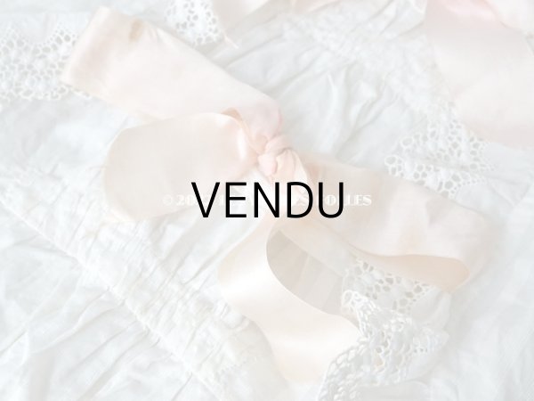 画像4: アンティーク ピンクのシルクリボンが結ばれた　赤ちゃんのおくるみ (4)