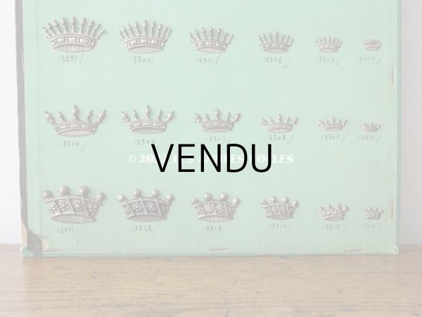 画像3: 1900年代 アンティーク  サンプラー 王冠紋章 メタル製 (3)