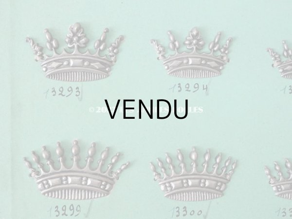 画像7: 1900年代 アンティーク  サンプラー 王冠紋章 メタル製 (7)