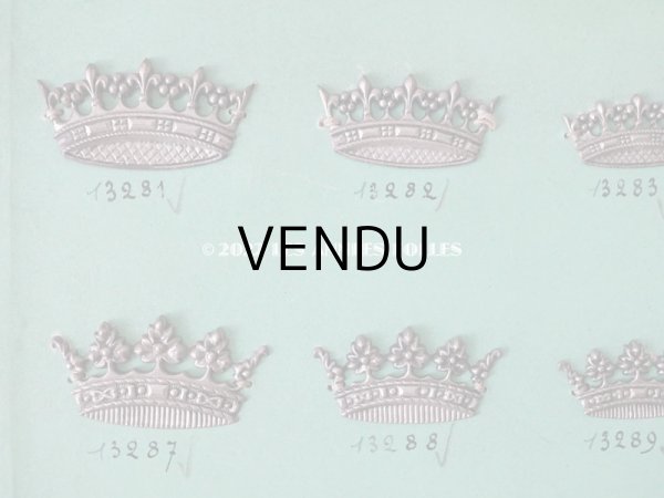 画像6: 1900年代 アンティーク  サンプラー 王冠紋章 メタル製 (6)