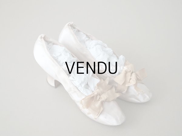 画像3: 1860~1870年代 ナポレオン3世時代 アンティーク 小さなシューズ パウダーピンクのシルクサテン (3)