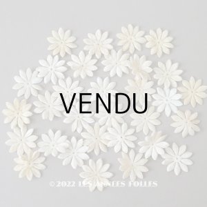 画像: アンティーク 布花材料 アイボリー&クリーム&レモン色 ベルベットの花びらのセット 32ピース 直径3.7cm