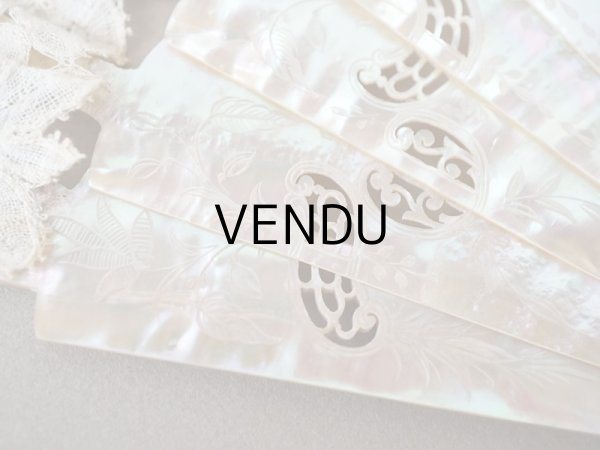 画像7: 1900年代 アンティーク  箱入り　デュシェスレースの大きなファン 彫刻入りマザーオブパール (7)