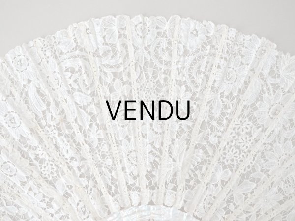 画像15: 1900年代 アンティーク  箱入り　デュシェスレースの大きなファン 彫刻入りマザーオブパール (15)