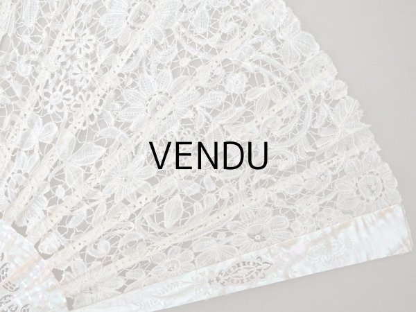 画像16: 1900年代 アンティーク  箱入り　デュシェスレースの大きなファン 彫刻入りマザーオブパール (16)