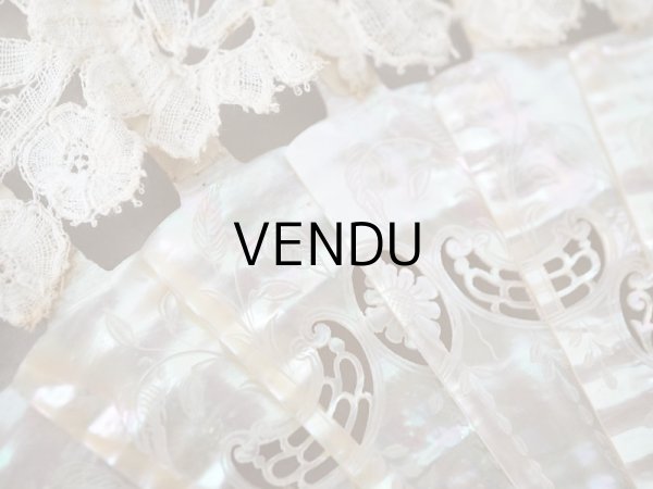 画像8: 1900年代 アンティーク  箱入り　デュシェスレースの大きなファン 彫刻入りマザーオブパール (8)