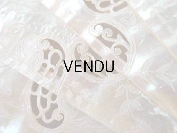 画像12: 1900年代 アンティーク  箱入り　デュシェスレースの大きなファン 彫刻入りマザーオブパール (12)