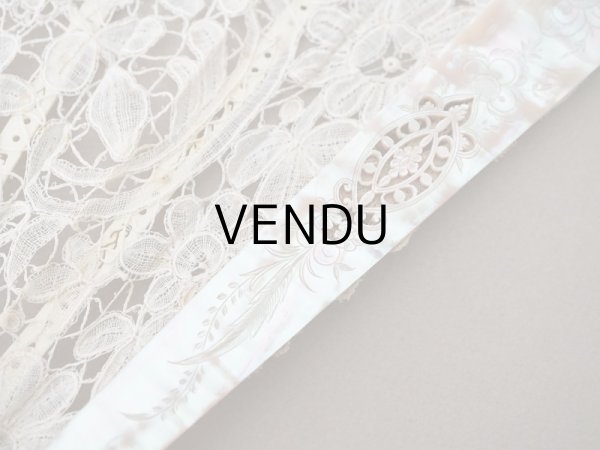 画像10: 1900年代 アンティーク  箱入り　デュシェスレースの大きなファン 彫刻入りマザーオブパール (10)