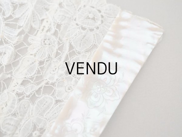 画像9: 1900年代 アンティーク  箱入り　デュシェスレースの大きなファン 彫刻入りマザーオブパール (9)