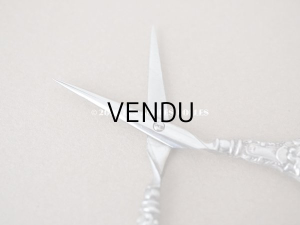 画像7: 1900年代 アンティーク シルバー製 鳥＆薔薇 裁縫道具セット 目打ち&ニードルケース&ハサミ (7)