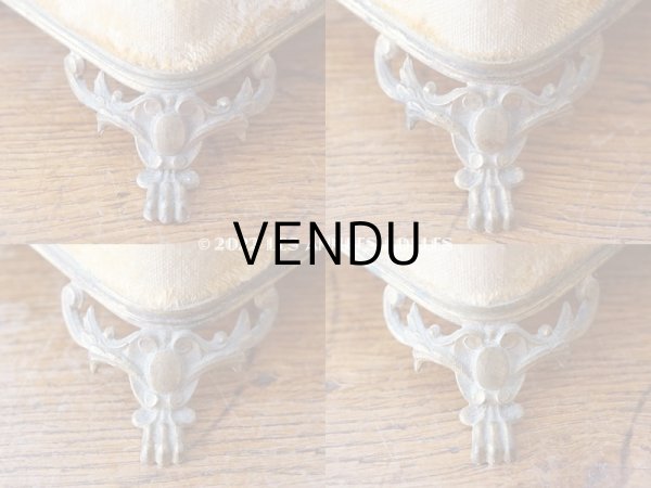 画像8: 19世紀 アンティーク 大きなジュエリーボックス ゴールドのシルク製クッション (8)