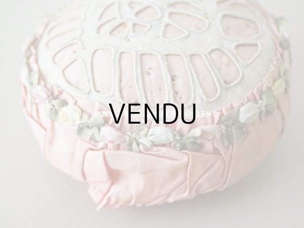 画像6: アンティーク シルク製　5色の薔薇のロココトリム付き ピンクッション  (6)