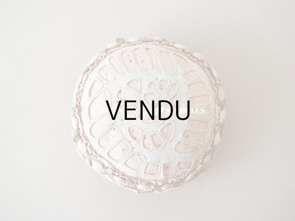 画像3: アンティーク シルク製　5色の薔薇のロココトリム付き ピンクッション  (3)