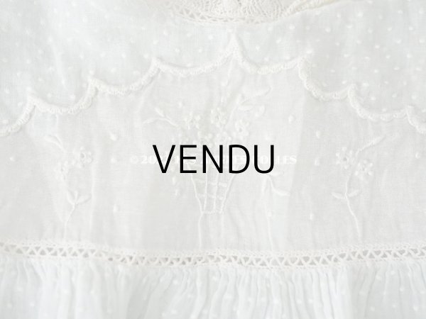 画像6: アンティーク ドット刺繍入り パウダーブルーのファブリック ベビードレス  (6)