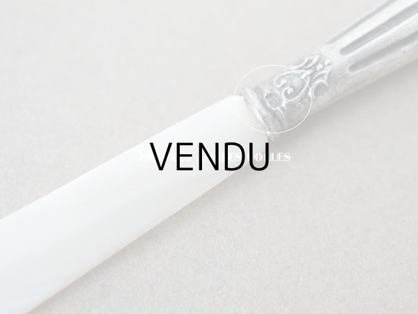 画像4: 1900年代 アンティーク シルバー&シェル製 薔薇のリース柄 小さなペーパーナイフ (4)
