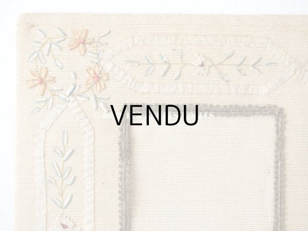 画像4: 19世紀末 アンティーク リボン刺繍のパネル プレザントワール フォトフレーム (4)