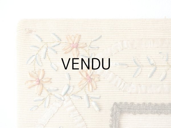 画像2: 19世紀末 アンティーク リボン刺繍のパネル プレザントワール フォトフレーム (2)