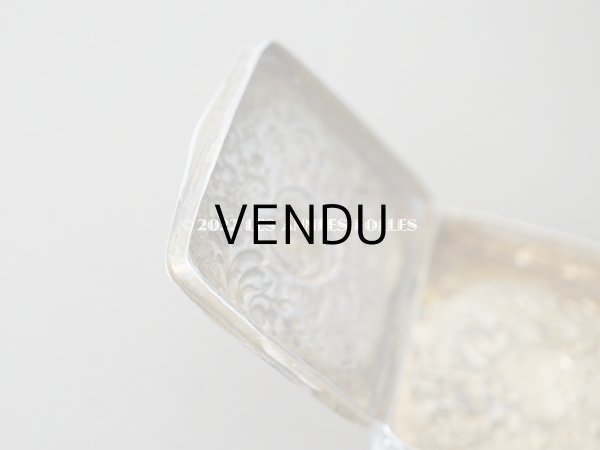 画像10: アンティーク シャトレーヌ用 シルバー製　ロカイユ装飾のパウダーケース (10)