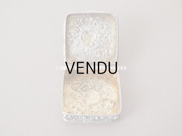 画像7: アンティーク シャトレーヌ用 シルバー製　ロカイユ装飾のパウダーケース (7)