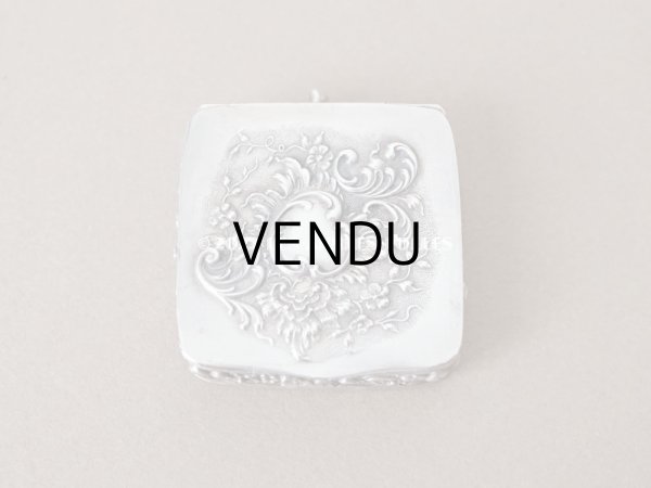 画像3: アンティーク シャトレーヌ用 シルバー製　ロカイユ装飾のパウダーケース (3)