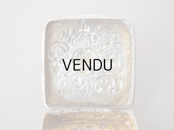 画像8: アンティーク シャトレーヌ用 シルバー製　ロカイユ装飾のパウダーケース (8)