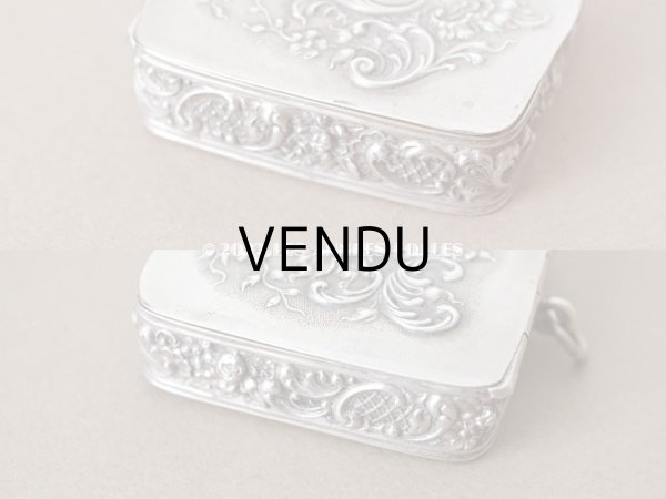 画像6: アンティーク シャトレーヌ用 シルバー製　ロカイユ装飾のパウダーケース (6)