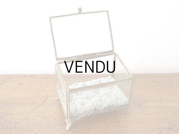 画像3: 19世紀 アンティーク 天使＆薔薇のガーランドのオルモル 大きなジュエリーケース ブルー・グリーンのベルベットのクッション (3)