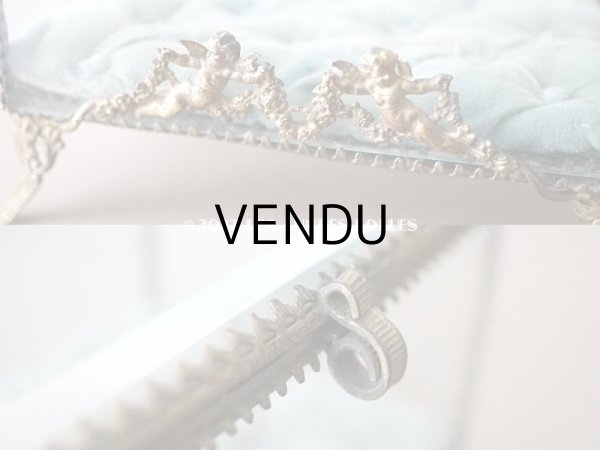 画像4: 19世紀 アンティーク 天使＆薔薇のガーランドのオルモル 大きなジュエリーケース ブルー・グリーンのベルベットのクッション (4)