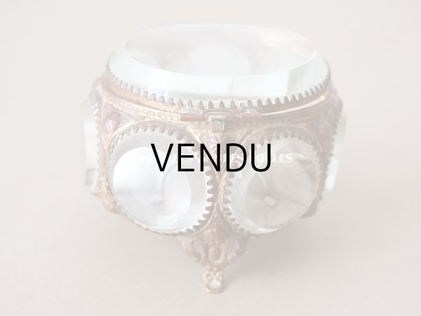 画像15: 19世紀末 アンティーク ジュエリーボックス パウダーブルーのクッション ラウンド型 ロカイユ装飾の脚 (15)