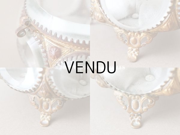 画像12: 19世紀末 アンティーク ジュエリーボックス パウダーブルーのクッション ラウンド型 ロカイユ装飾の脚 (12)