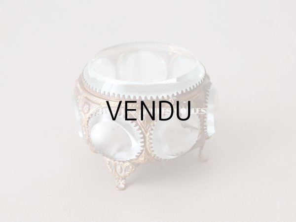 画像3: 19世紀末 アンティーク ジュエリーボックス パウダーブルーのクッション ラウンド型 ロカイユ装飾の脚 (3)