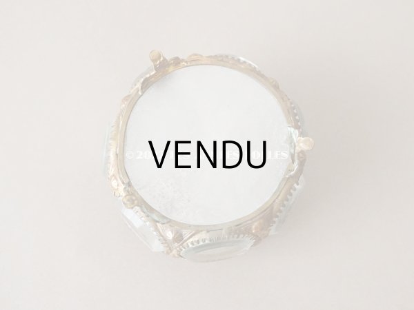 画像6: 19世紀末 アンティーク ジュエリーボックス パウダーブルーのクッション ラウンド型 ロカイユ装飾の脚 (6)