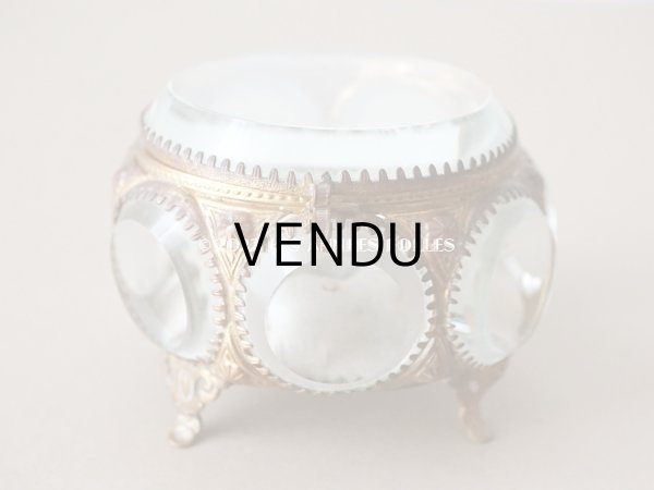 画像13: 19世紀末 アンティーク ジュエリーボックス パウダーブルーのクッション ラウンド型 ロカイユ装飾の脚 (13)