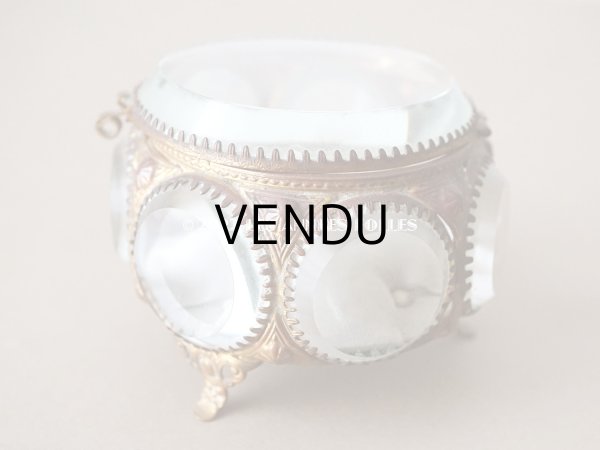 画像14: 19世紀末 アンティーク ジュエリーボックス パウダーブルーのクッション ラウンド型 ロカイユ装飾の脚 (14)