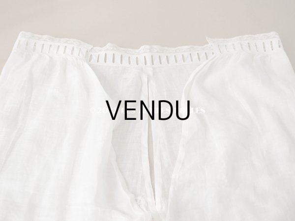 画像12: 1900年代 アンティーク ペチコート 王冠紋章の刺繍入り ピンクのリボン＆手編みのヴァランシエンヌレース  (12)