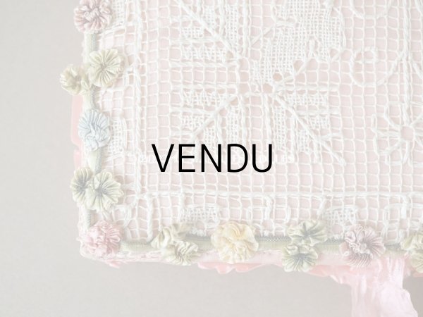 画像3: 1900年代 アンティーク シルク製 小さなハンキーケース  ロココモチーフ&フリル ハンカチ用ポシェット  (3)