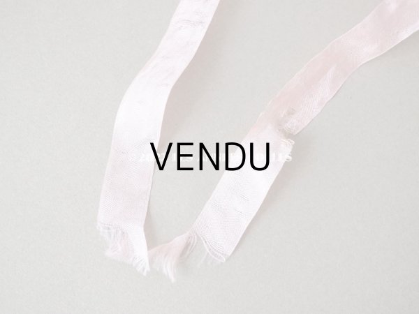 画像8: 1900年代 アンティーク シルク製 小さなハンキーケース  ロココモチーフ&フリル ハンカチ用ポシェット  (8)