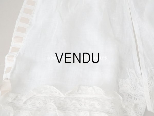 画像6: 1900年代 アンティーク ペチコート 王冠紋章の刺繍入り ピンクのリボン＆手編みのヴァランシエンヌレース  (6)